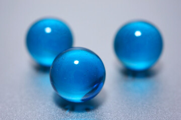 青いビー玉