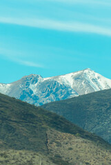 Montaña con nieve 