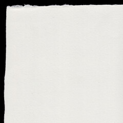 Papier mit feiner gitterförmiger Struktur und sichtbarer Kante
