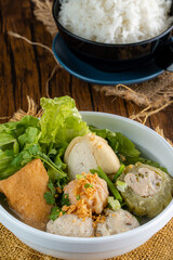 Yong tau foo , yong tau fu or Liong Tahu (In Indonesia). is a Hakka Chinese cuisine consisting primarily of tofu filled with ground meat mixture or fish paste.