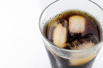 アイスコーヒー　グラス　水滴