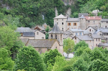 Fototapeta na wymiar Saint-Chely du Tarn dans les gorges du Tarn en Lozère France 