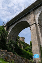 Fototapeta na wymiar Le viaduc de Dinan en Bretagne