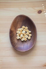 木の皿に乗せたボーロ