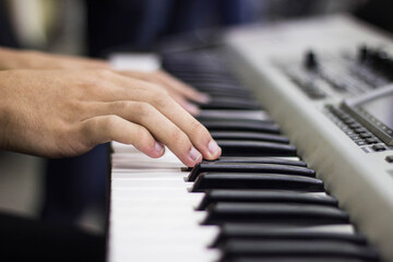 Obraz premium playing the piano
