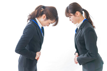 謝罪・お辞儀をするビジネスパーソン