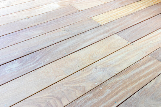 planches en bois exotique cumaru