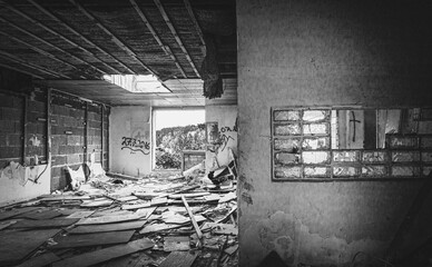 Völlig zerstörte Wohnung - Verlassene Gebäude - Leerstehende Architektur - Unbewohnt - Abandoned...