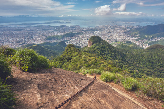 Visual da escada de acesso ao Pico da Tijuca