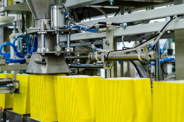 Automatic paper bag filling line for flour