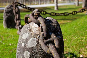 thick metal chain around memorial