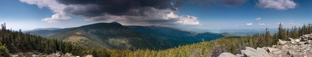 Obraz premium Panorama na Karkonosze - Skalny Stół
