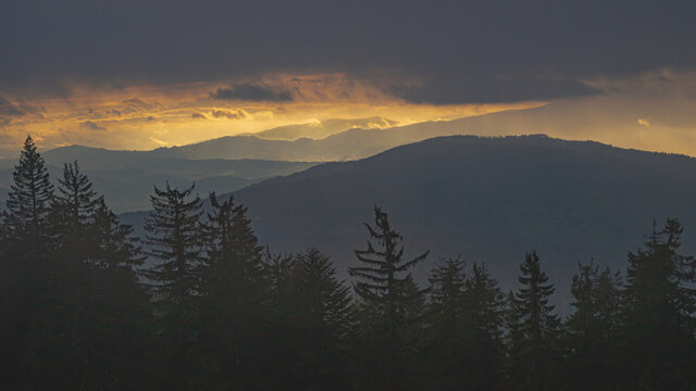 sunrise in the mountains, góry beskid