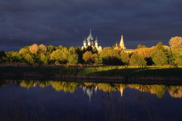 Sunset in Suzdal, small Russian town of Golden Ring - obrazy, fototapety, plakaty