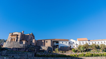 Fototapeta premium Coricancha y cielo azul de Cusco. Templor dorado en la ciudad de Cusco. Uno de los mayores atractivos turísticos.