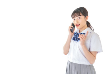 スマートフォンを使う若い女子学生