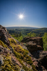 Schwarzwald Sommersonne mit Felsen