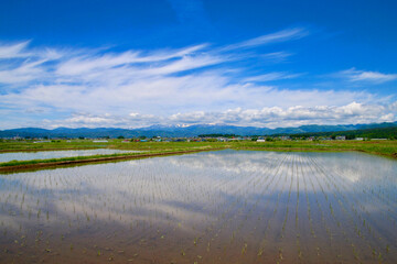 水田と飯豊山（福島県・喜多方市）
