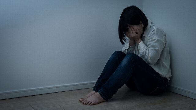 女性・落ち込む