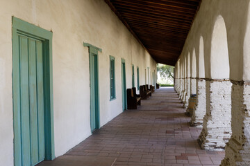 Typical exterior corridor of an old Spanish Mission in California - obrazy, fototapety, plakaty