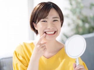 オーラルケア・デンタルケア・若い女性