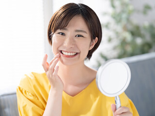 オーラルケア・デンタルケア・若い女性