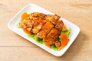 teppanyaki chicken steak with cabbage and carrot