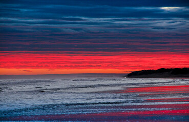 atardecer rojo y azul