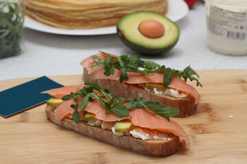 sandwich with salmon