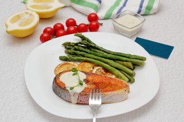 grilled salmon with asparagus