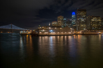 Fototapeta na wymiar View from San Francisco Pier 7