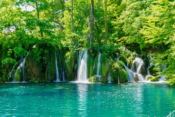 A mesmerizing view of plitvice lakes national park in croatia breathtaking view

