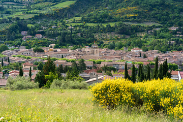 Vue sur le village de Buis-les-Baronnies dans la Drôme Provençale