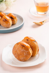 A bombolone or bomboloni is an Italian filled doughnut and is eaten as a snack food and dessert. This Bomboloni has many flavors like strawberry, chocolate, blueberry, etc.