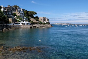 Chemin piétonnier de la Promenade du Clair de Lune à Dinard