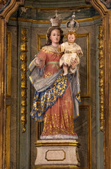 Obraz premium statue of the Virgin with little Jesus in her arms. concept of Christianity