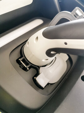 Elektrofahrzeug an Ladestation