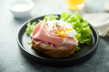 Homemade Benedict eggs with ham