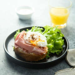Homemade Benedict eggs with ham
