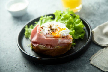 Homemade Benedict eggs with ham