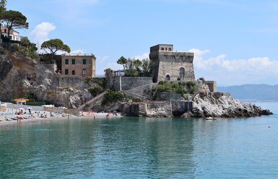 Erchie - Torre La Cerniola dalla scogliera