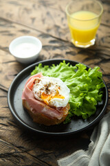 Homemade Benedict eggs with ham