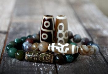 Tibetan Bracelet with Dzi natural beads 