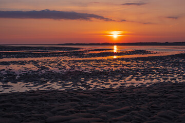 Naklejka premium Sonnenaufgang im Wattenmeer auf der Insel Amrum