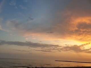 Coucher de soleil orange plage
