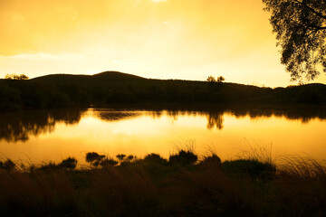 Obraz na płótnie Canvas Golden hour sunset over the river
