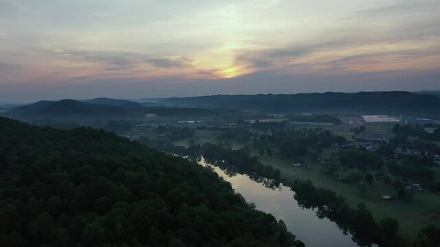 Morning in Clinton, Tennessee suburbs