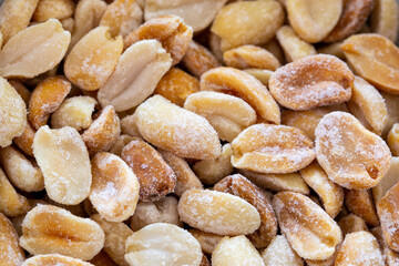 Salted and roasted peanuts