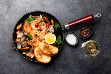 Mixed grilled seafood and white wine