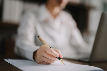 Lecture-based e-learning, lessons for working from home, online learning and teaching during the coronavirus pandemic, college students study online at home in a happy manner.